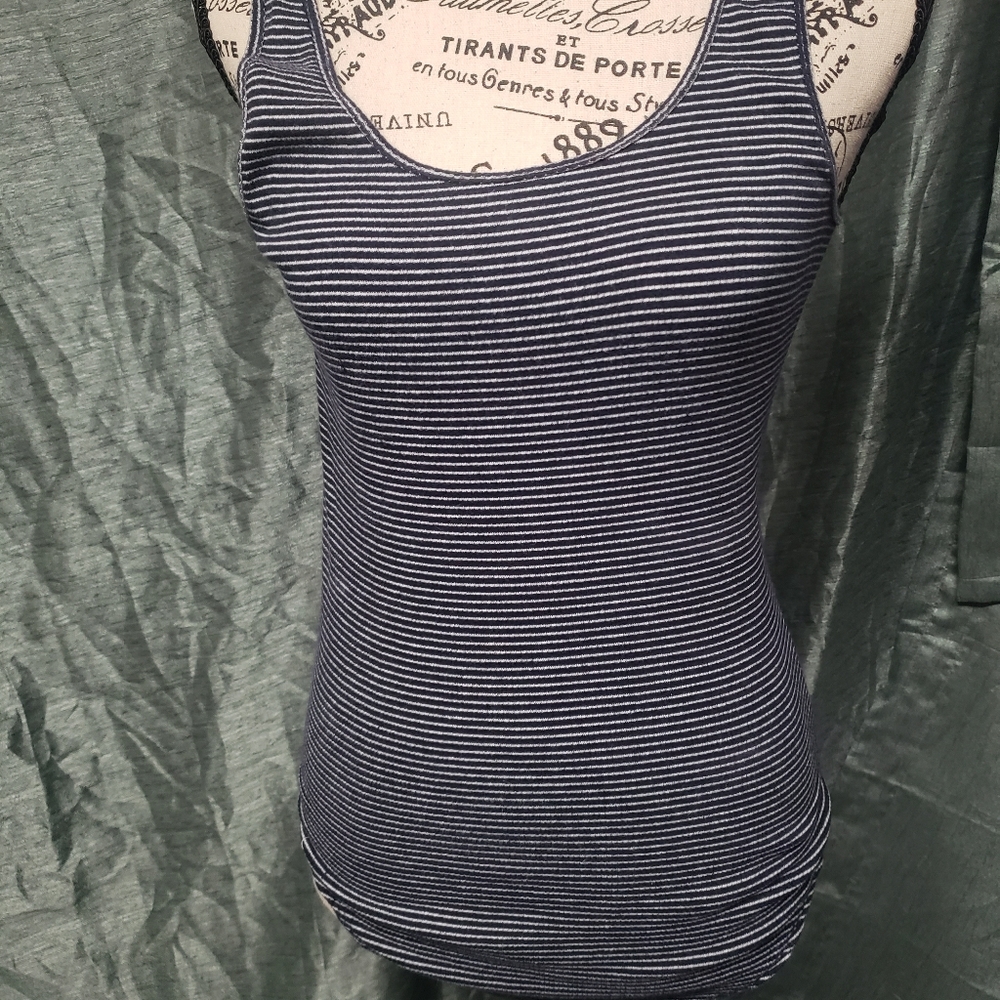 GAP M lady's navy strip tank top
